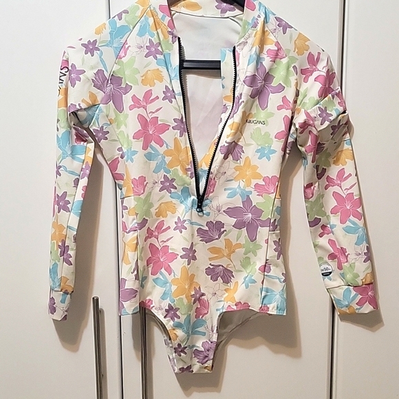 Krugans floral one piece Size Medium (Youth) - Picture 7 of 8